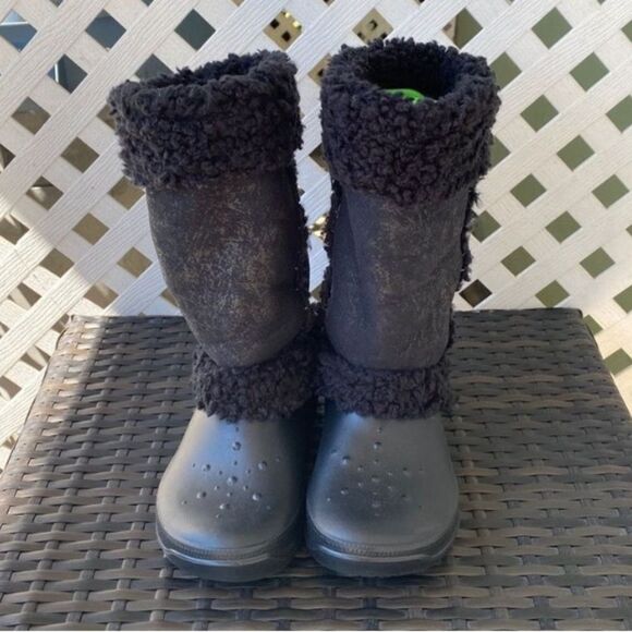 Crocs boots women’s size 6 - Picture 1 of 6